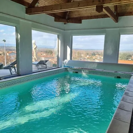 Piscine Intérieure, Sauna, 5 * Marennes (Rhone)